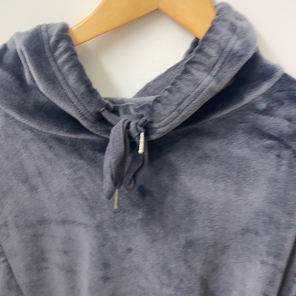 La vie en rose loungewear gray ponchos - Picture 2 of 9